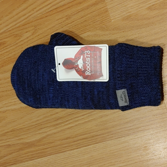 NWT Roots Maplelake Unisex Knit Mittens - Picture 3 of 4